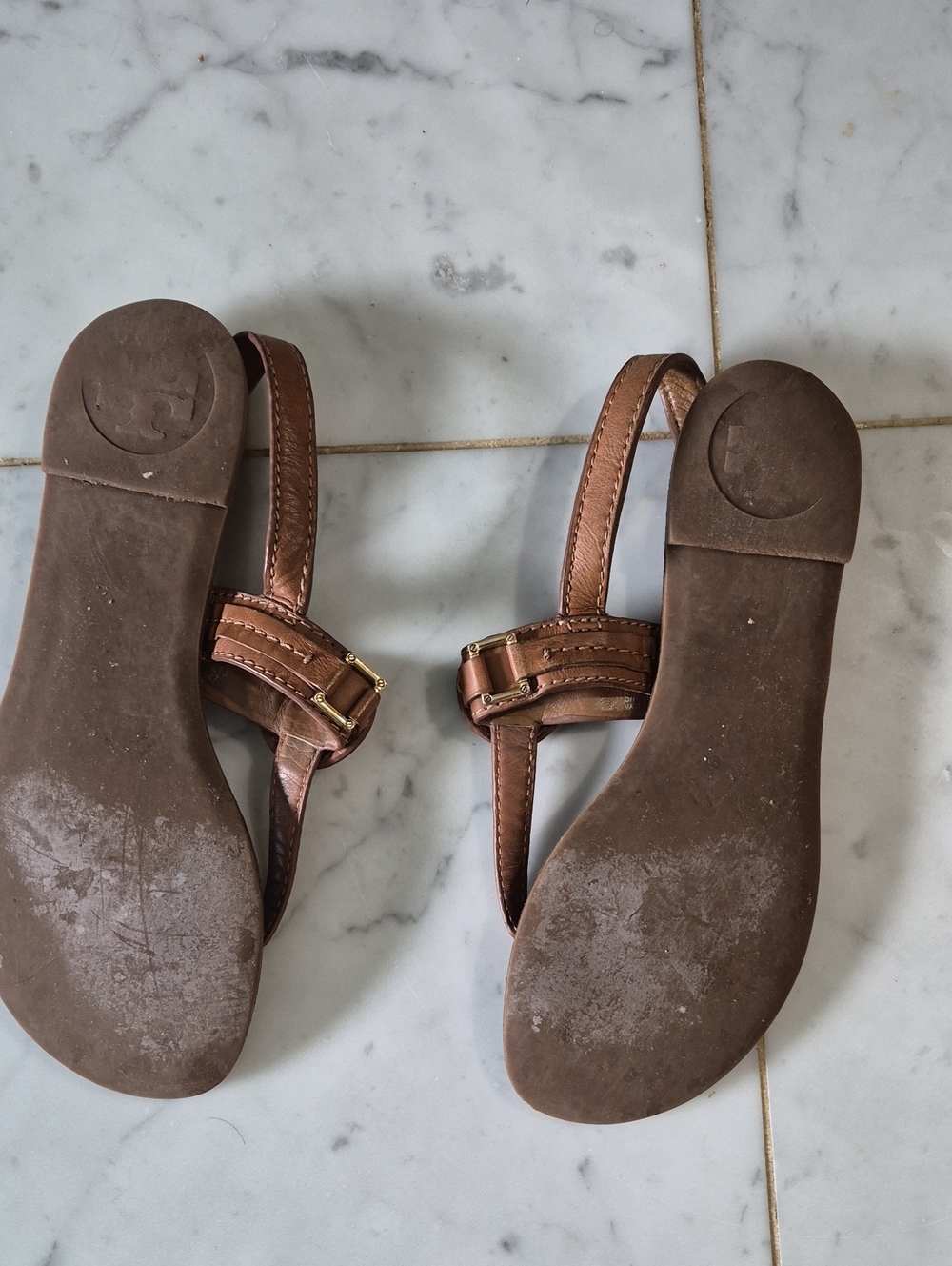Tory Burch Brown Leather Logo Thong Sandals with Gold Medallions - Picture 2 of 4